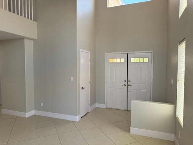 Building Photo - STUNNING & GORGEOUS 4 BED/2.5 BATH POOL HOME IN ELDORADO! *** ONLY $2,599 ***