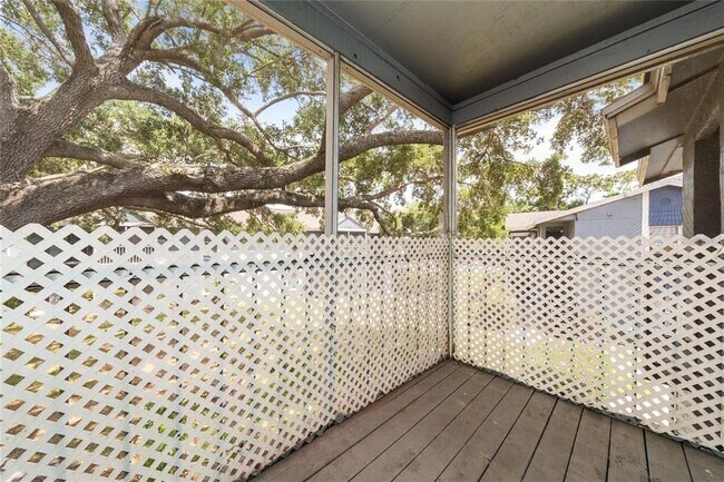 Building Photo - 3849 Bay Club Cir