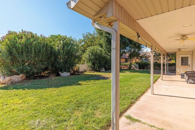 Building Photo - Stunning 4 Bedroom Home in St. George! Pet...