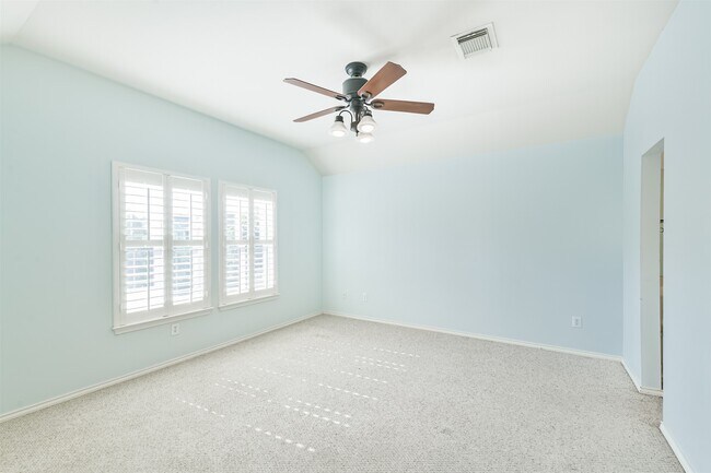 Building Photo - 738 Redwing Pl Dr