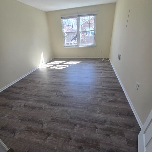 Building Photo - 589 Wrensong Rd