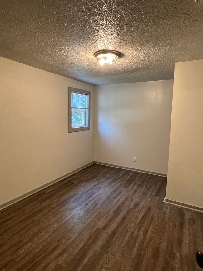 Building Photo - ***Applications Pending***Two-Bedroom dupl...