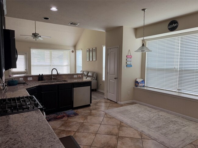 Building Photo - 24930 Diamond Ranch Dr
