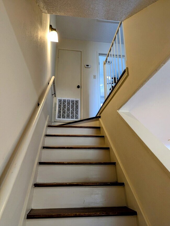 Building Photo - $500 OFF your 1st Month Rent!