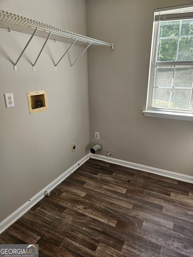 Building Photo - 6865 Breeze Dr