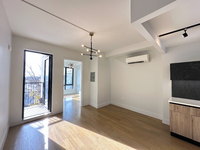 Building Photo - 885 Rogers Ave