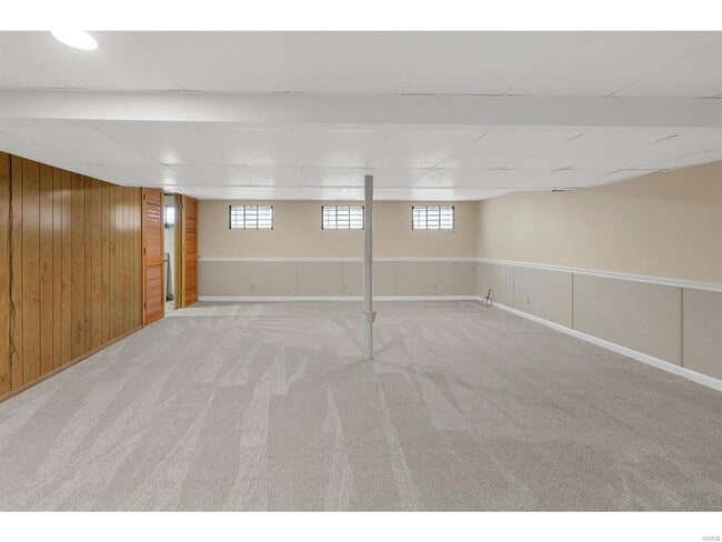 Building Photo - 596 Golfwood Dr