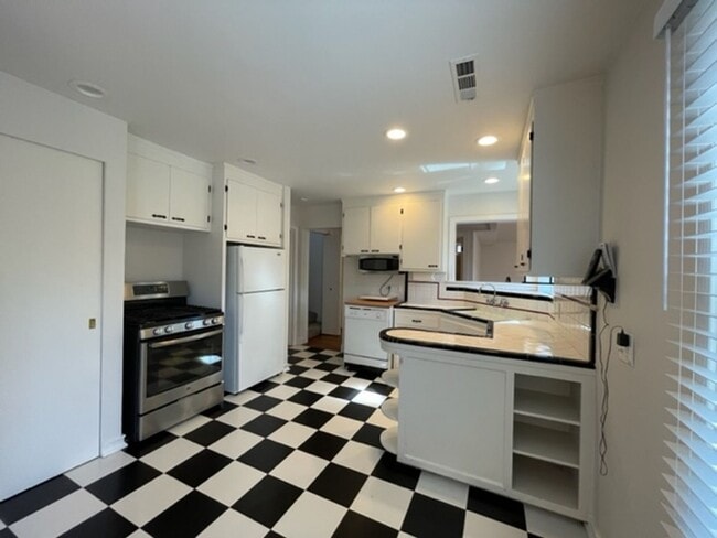 Building Photo - Lafayette home, great location!