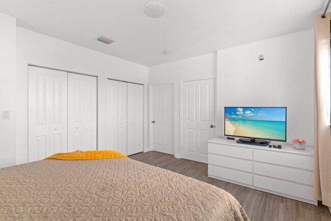 Building Photo - 3219 SW 23rd Terrace