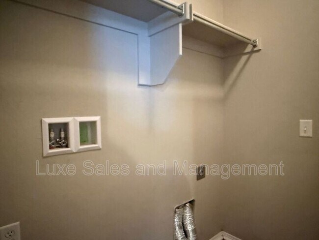 Building Photo - 2408 Alta Vista Ln