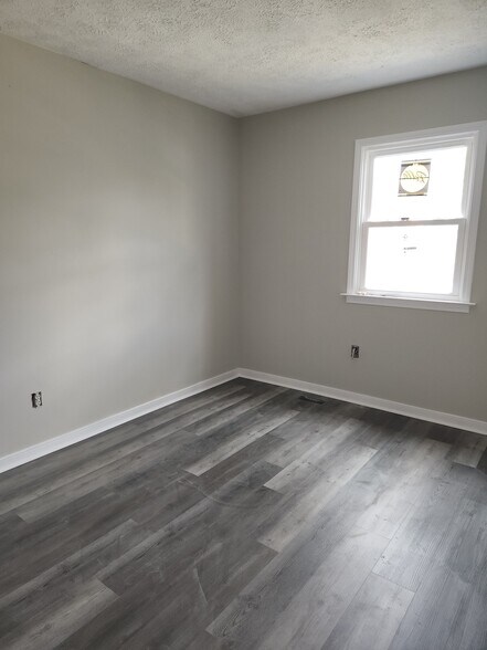 Building Photo - 1511 Lakeview Ave