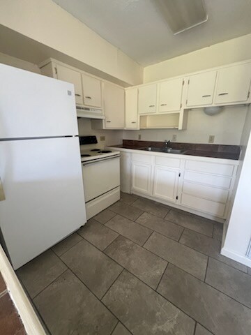 Building Photo - 710 Iris St