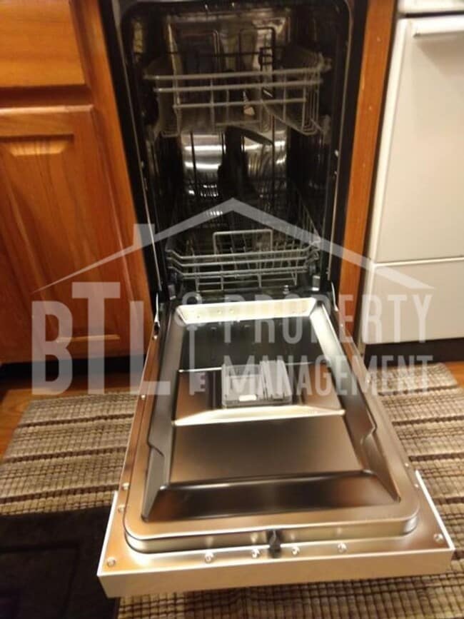 Building Photo - Cozy 1 bedroom Lake condo!!