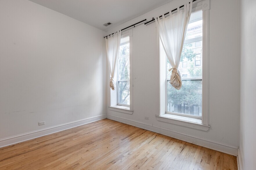 Building Photo - 1652 S Throop St