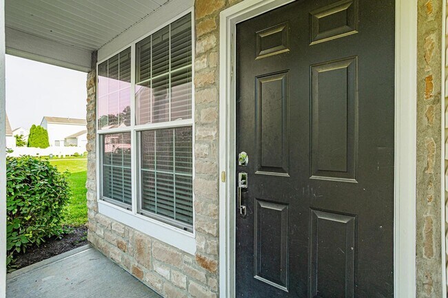 Building Photo - Townes of West Albany