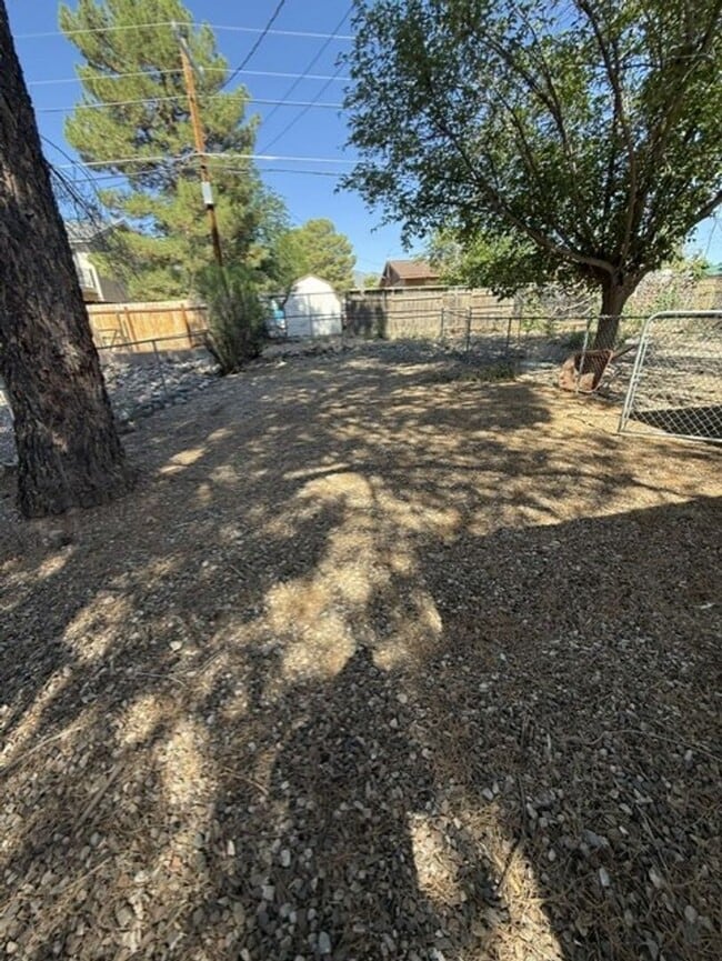 Building Photo - 2 Bedroom 1 Bath Contact Property Pros Property Management