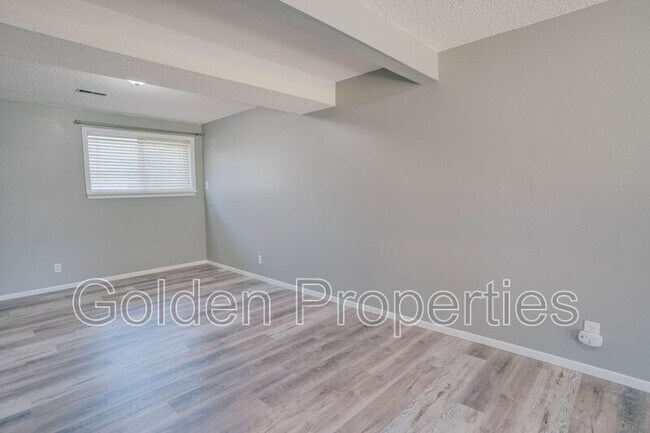 Building Photo - 3703 E Pine Hill Dr
