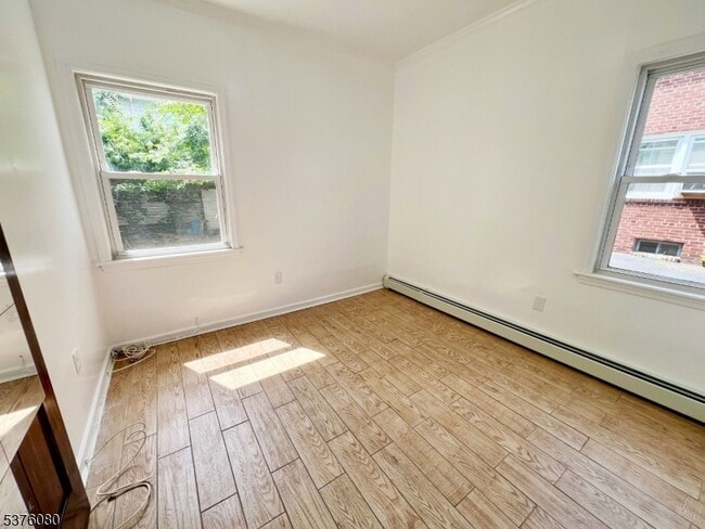 Building Photo - 420 Lakeview Ave