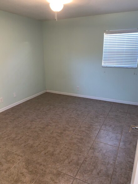 Master - 6320 S Lansdale Cir