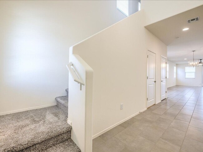Building Photo - 11328 S Weismann Dr