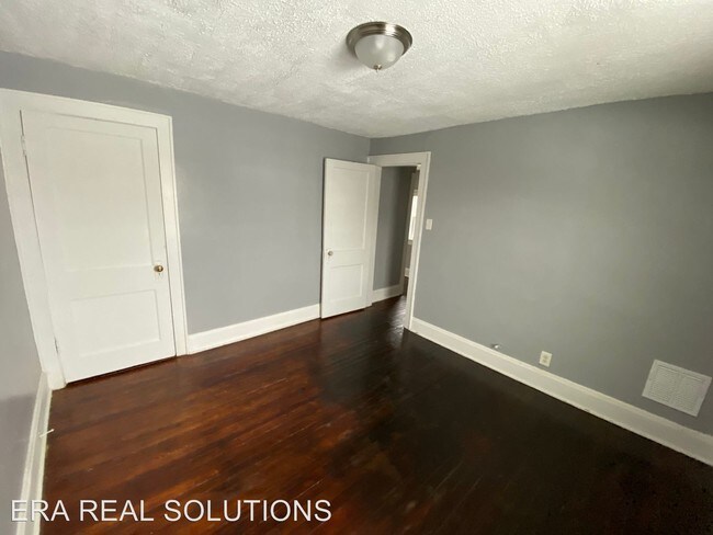Building Photo - 3 br, 1 bath House - 151 S. Burgess Ave.
