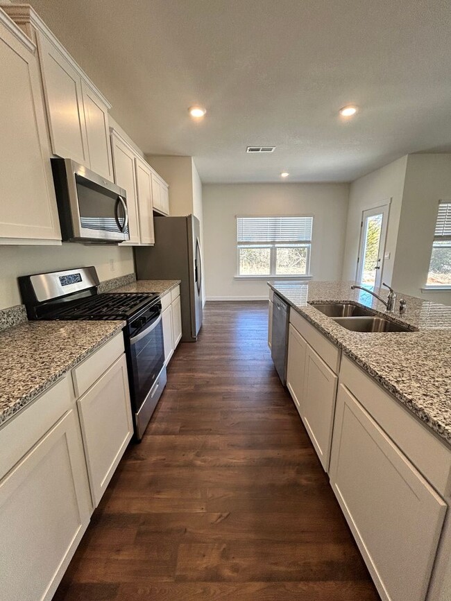 Building Photo - Spacious New Build in Hixson! 5 Beds, 3.5 ...