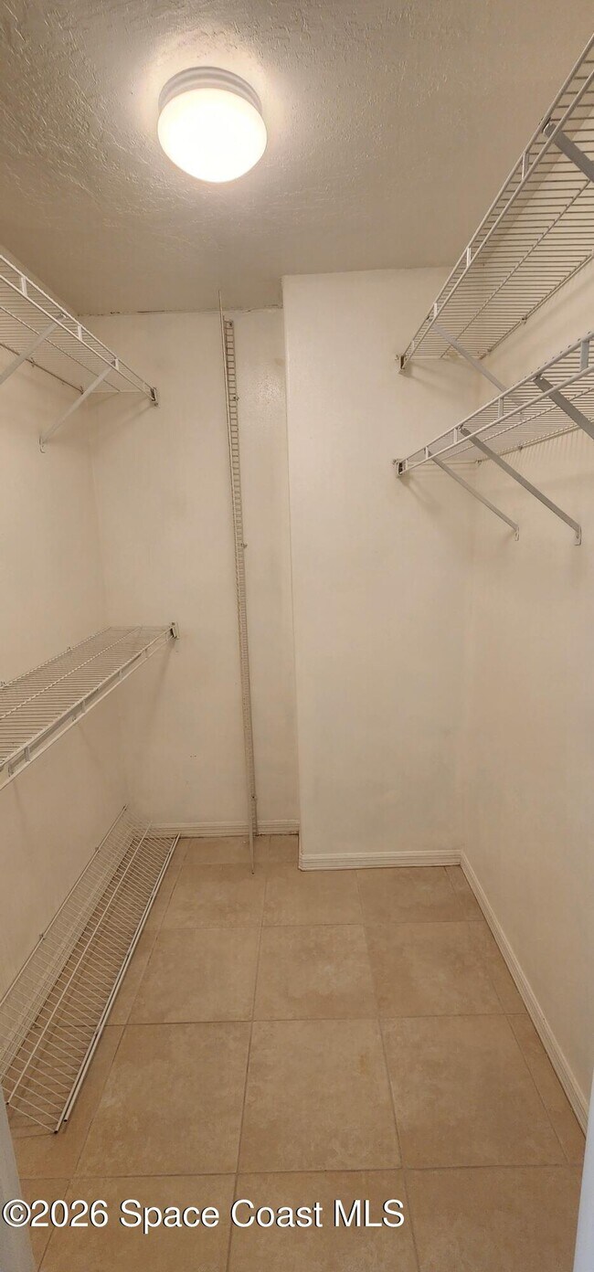 Building Photo - 3800 Sunbeam Ct