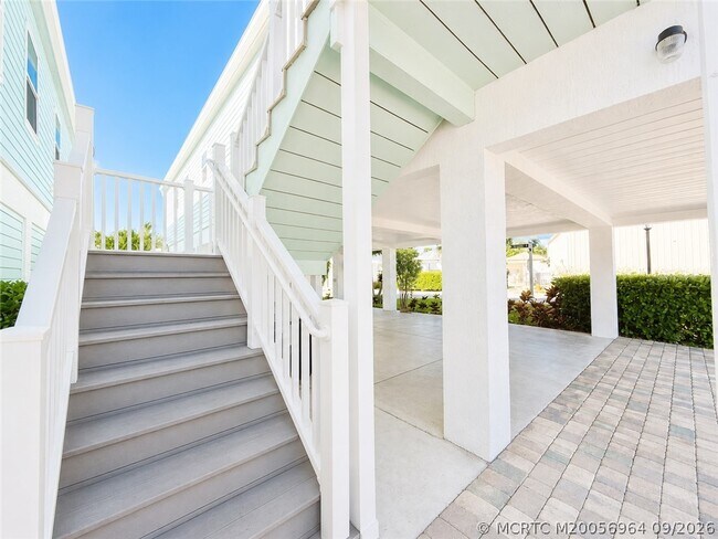 Building Photo - 252 NE Ebbtide Way