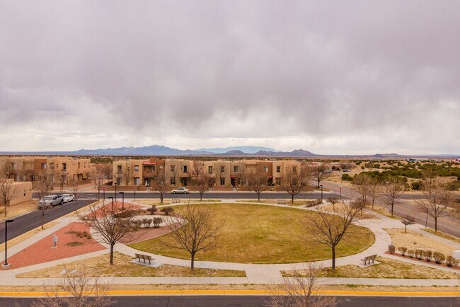 Building Photo - 7 E Saddleback Mesa