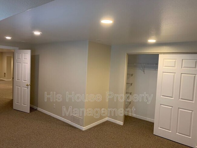 Building Photo - 208 Whitney Bay