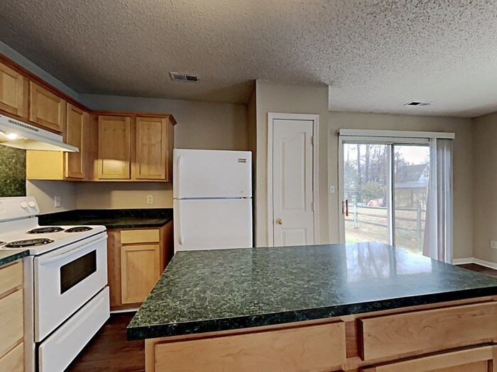 Building Photo - 11322 Northwoods Forest Dr