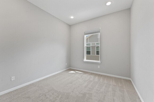 Building Photo - 5610 Patrick St
