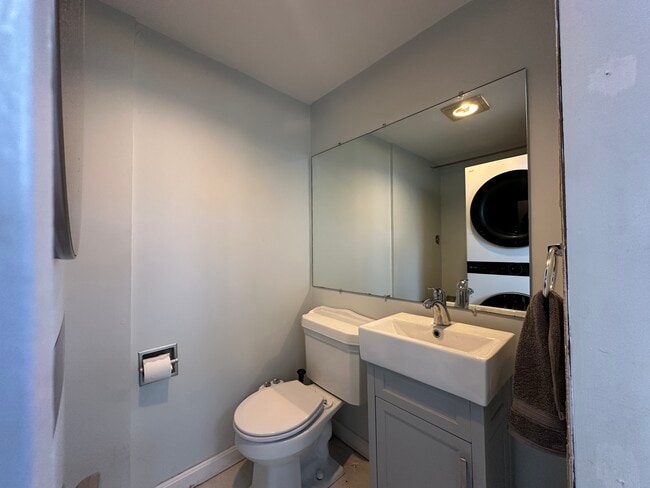 Building Photo - 2 Narragansett Ave