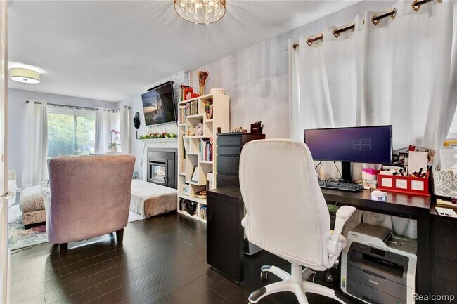 Building Photo - Beautiful Home in Dearborn Heights