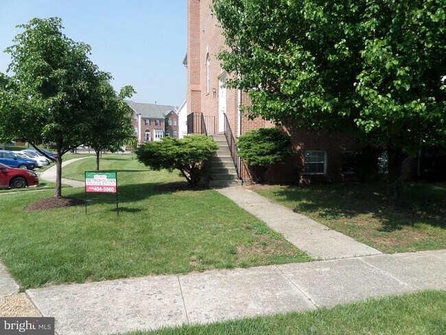 Building Photo - 675 McLeary Square SE