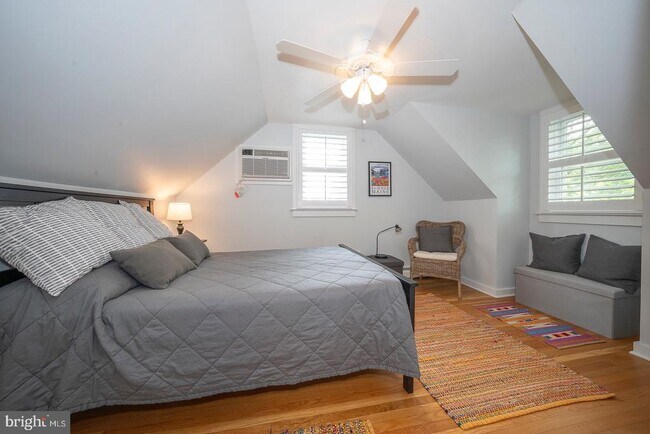 Building Photo - 533 Monument Ave