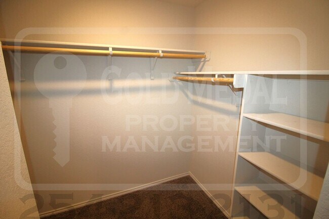 Building Photo - 1704 Cedrus Dr