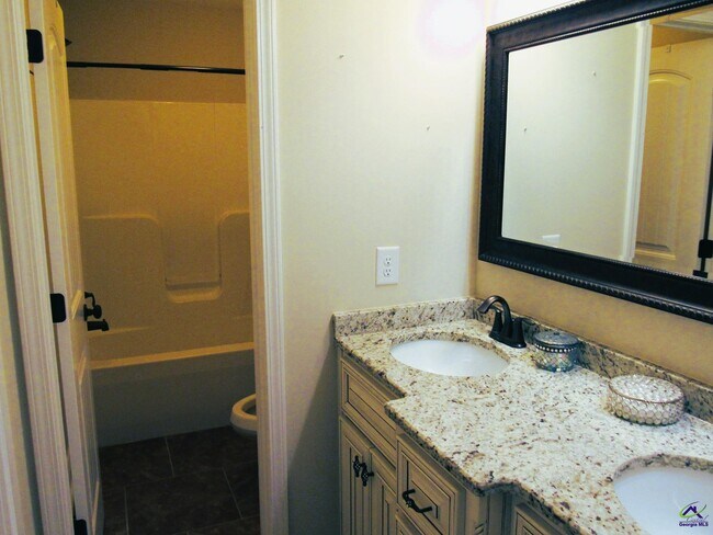 Building Photo - 110 Sandringham Ct