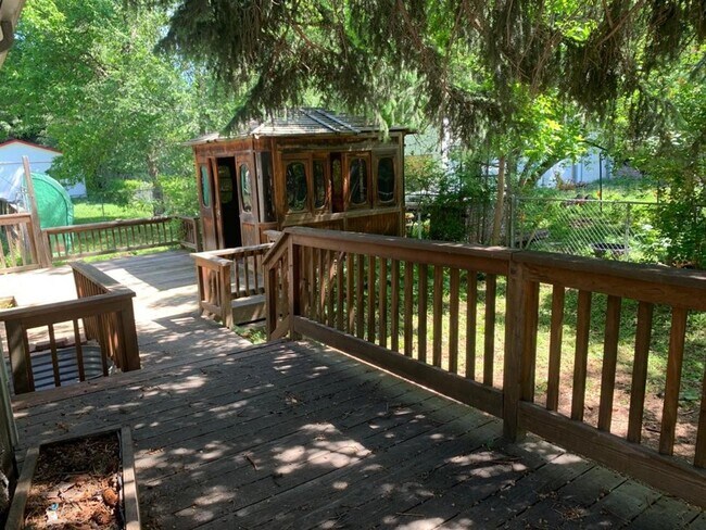 Building Photo - 910 Bungalow Ct