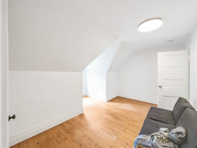 Building Photo - 58 Aspinwall Ave