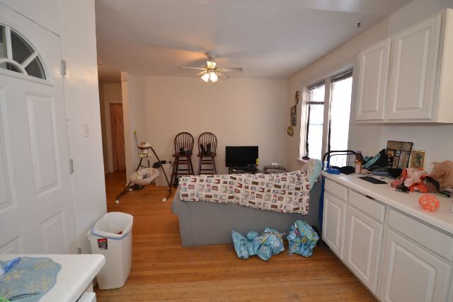 Building Photo - 3845 N Greenview Ave
