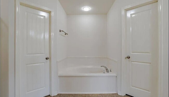 Building Photo - 1375 Selby Phillips Dr