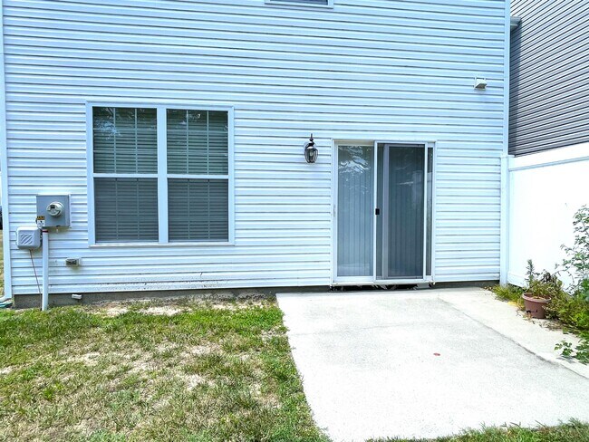 Building Photo - 262 Garrison Way