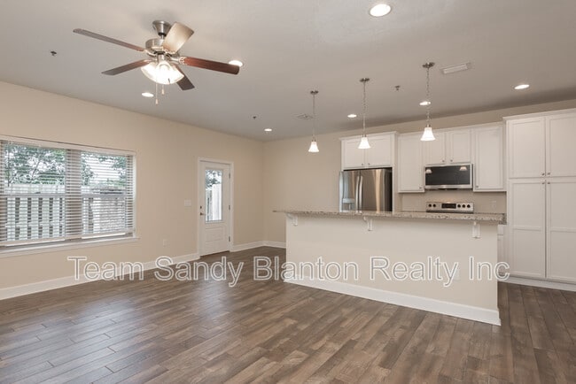 Building Photo - 3508 Mossy Oak Villas Cir