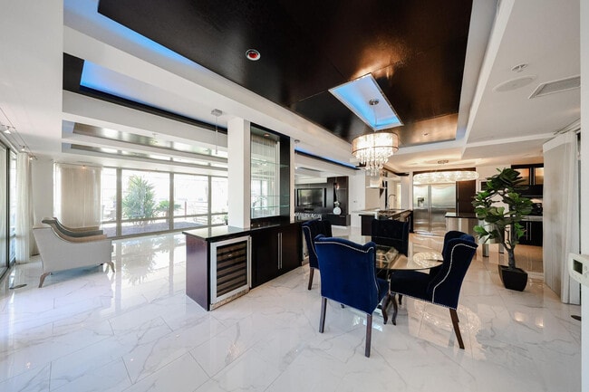 Building Photo - 7157 E Rancho Vista Dr