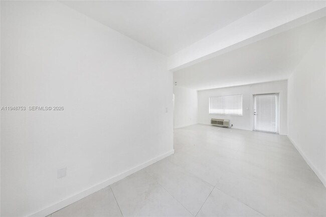 Building Photo - 6930 Rue Versailles Dr