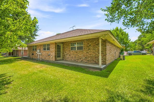 Building Photo - 231 Bluebonnet St