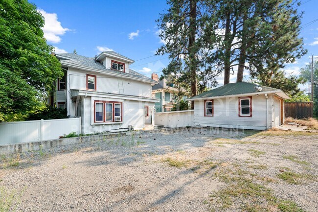 Building Photo - 1321 W 11th Ave