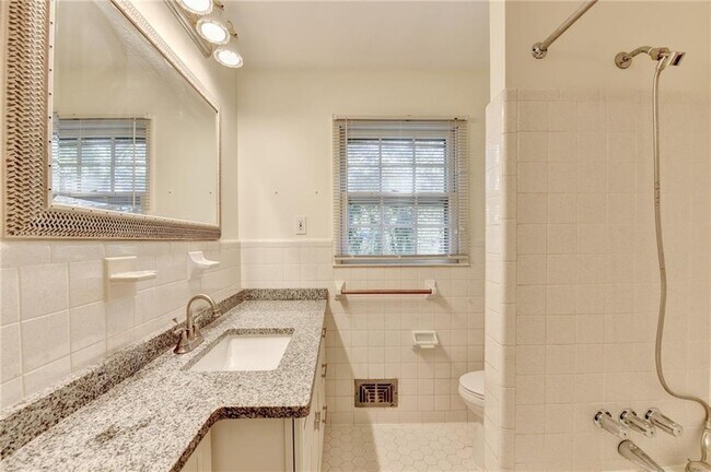 Building Photo - 2628 Whitehurst Dr