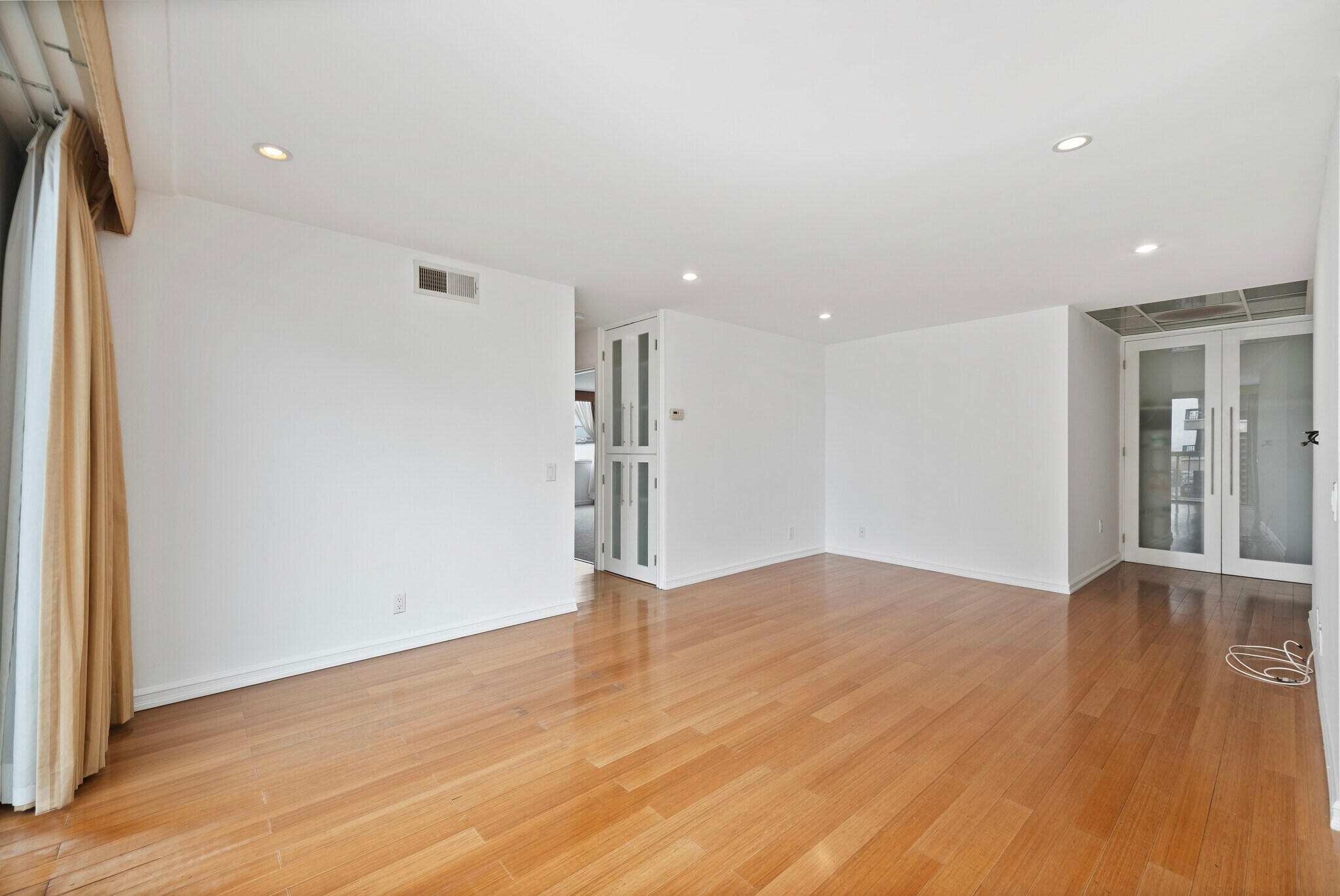 Building Photo - 10751 Wilshire Blvd